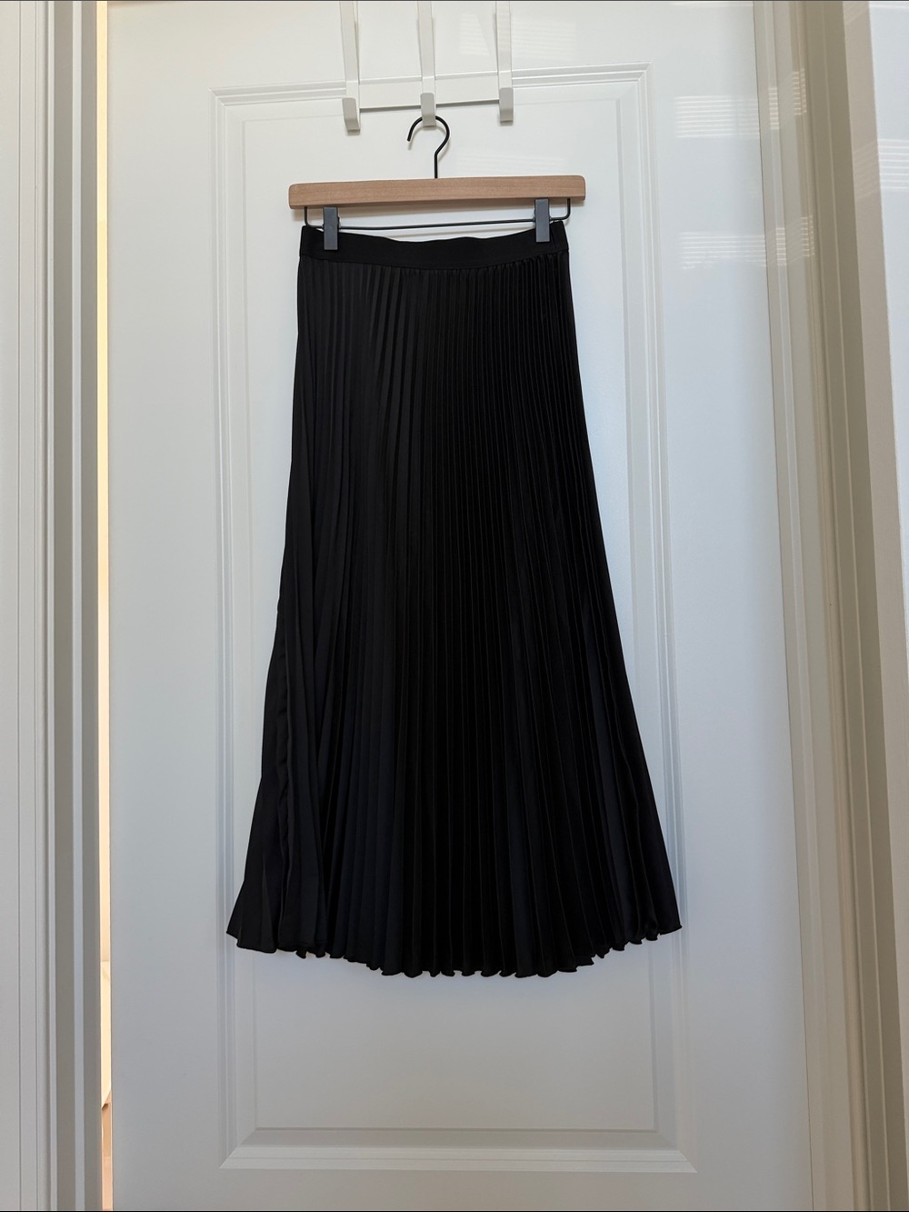 H&M Black Pleated A-Line Midi Skirt